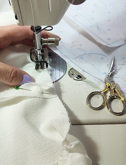 Making a finished garment using the industrial flatbed sewing machine